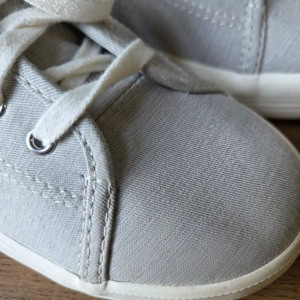 NEW W/O BOX KEDS LIGHT GREY FABRIC UPPER LACED SNEAKERS SIZE 9.5 WOMENS